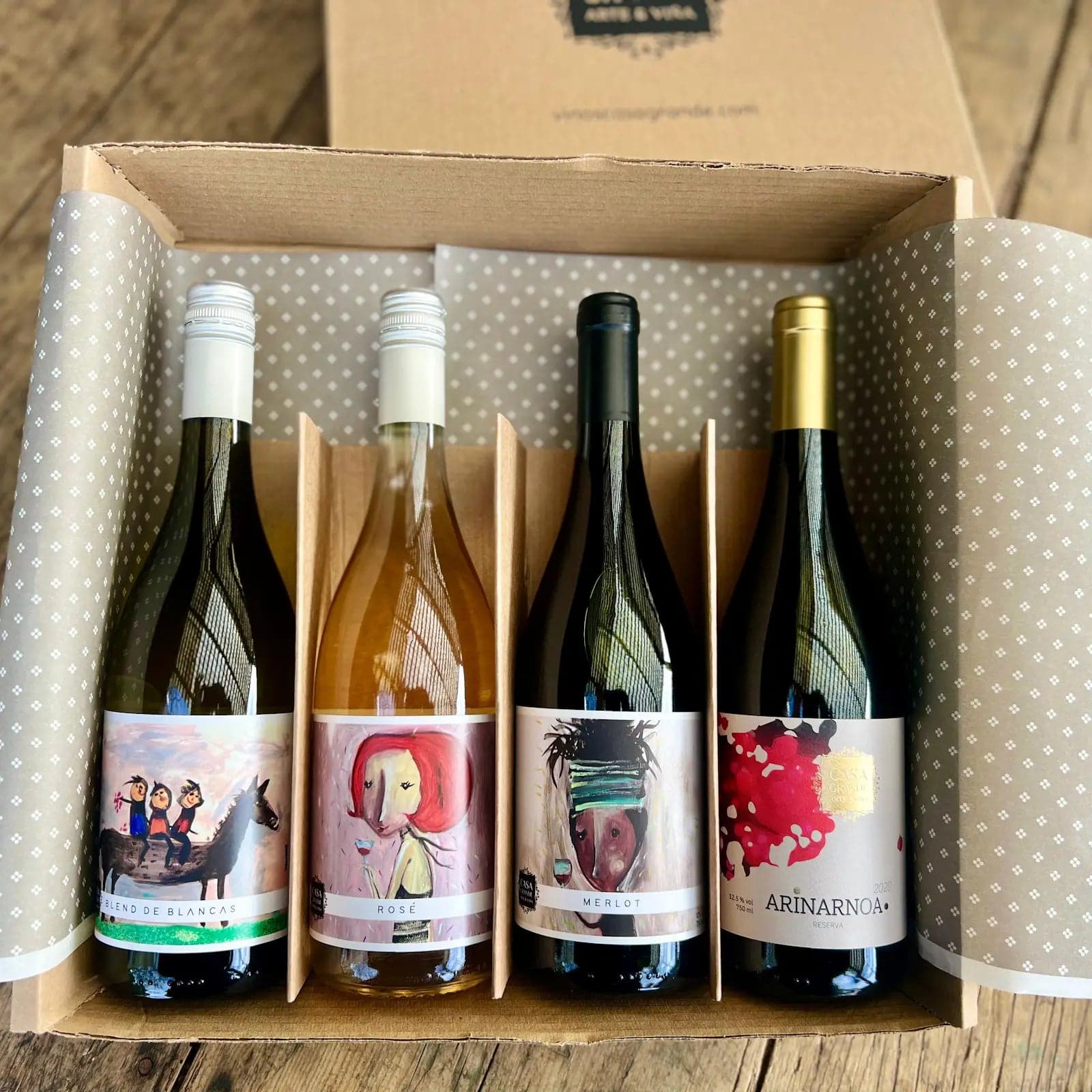 Pack Gradualmente rico.
Contiene: 1 Blend de Blancas, 1 Rosé,  Merlot y 1 Arinarnoa